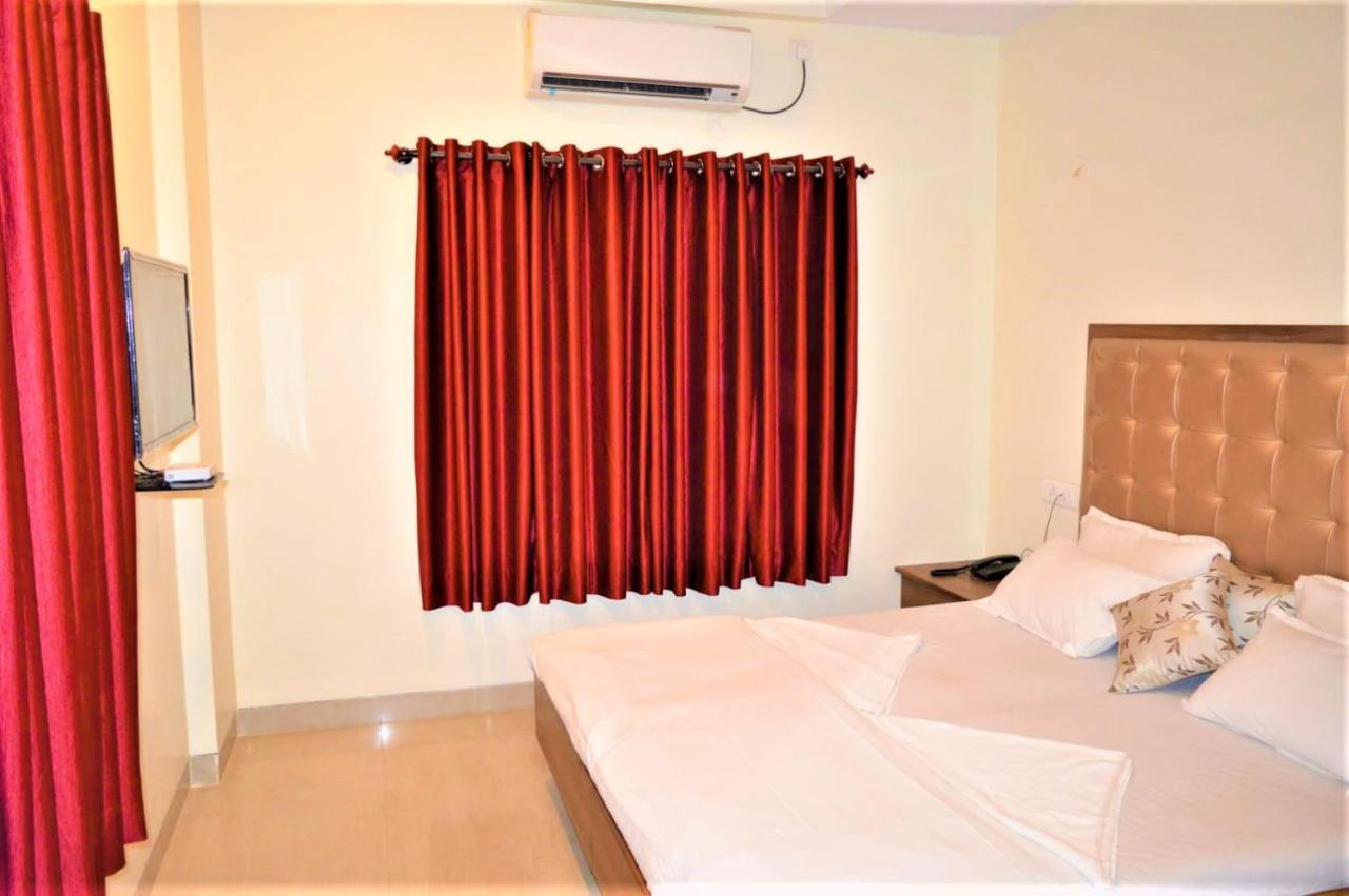 Hotel Visau,Shirdi Extérieur photo