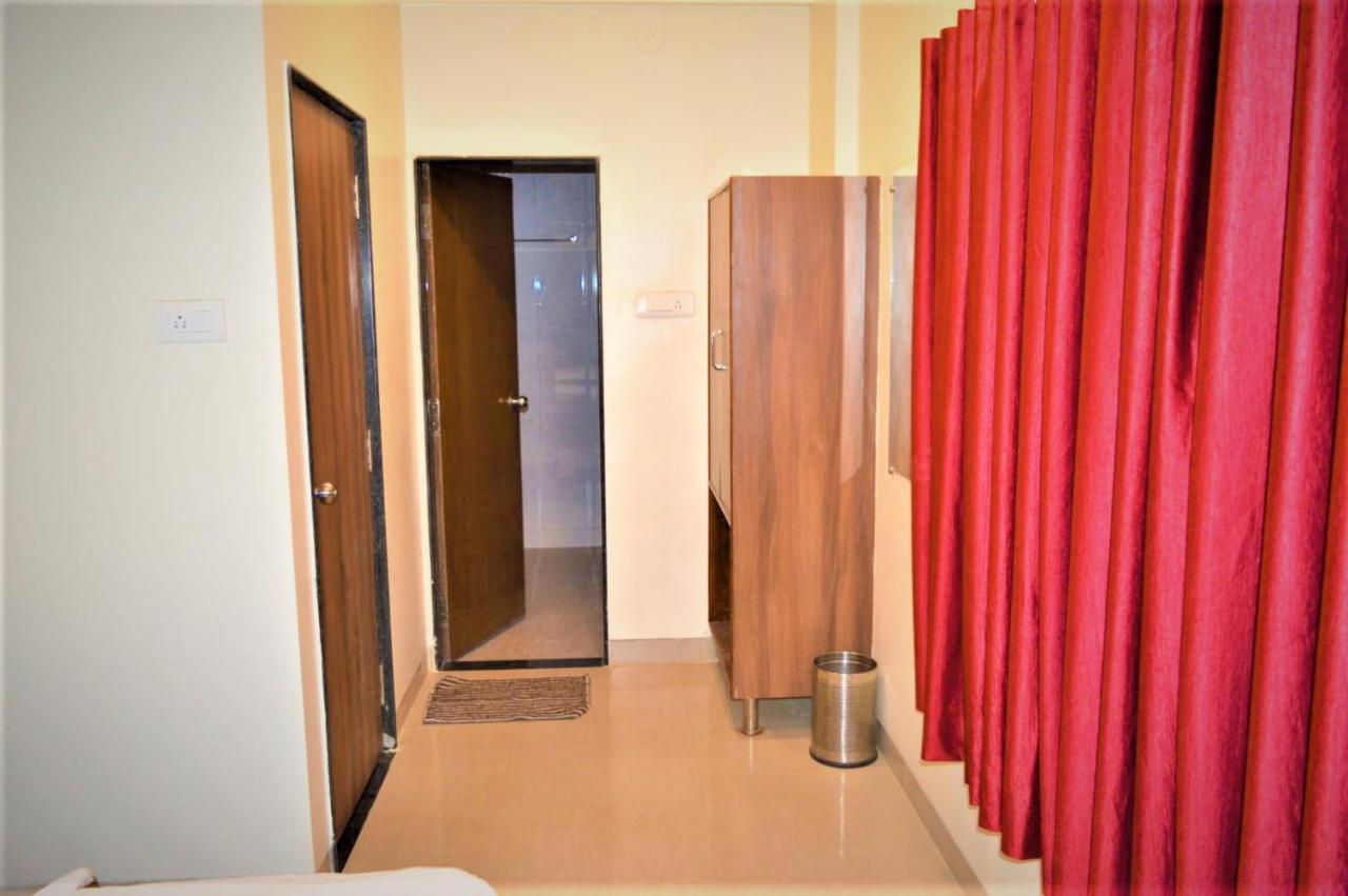 Hotel Visau,Shirdi Extérieur photo