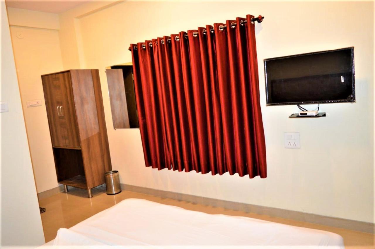 Hotel Visau,Shirdi Extérieur photo
