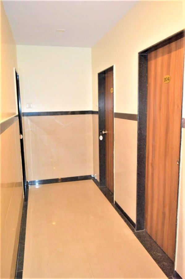 Hotel Visau,Shirdi Extérieur photo
