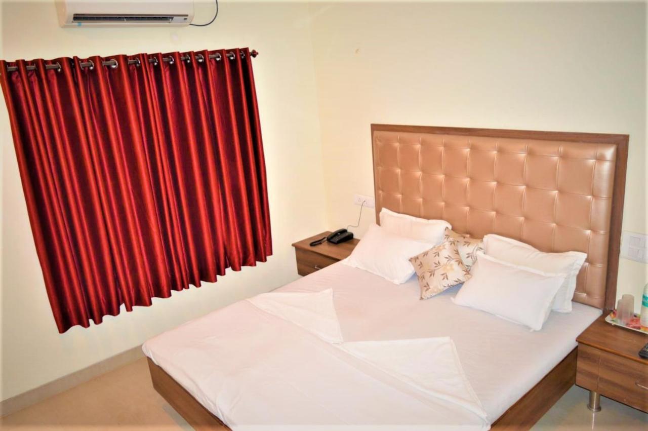 Hotel Visau,Shirdi Extérieur photo