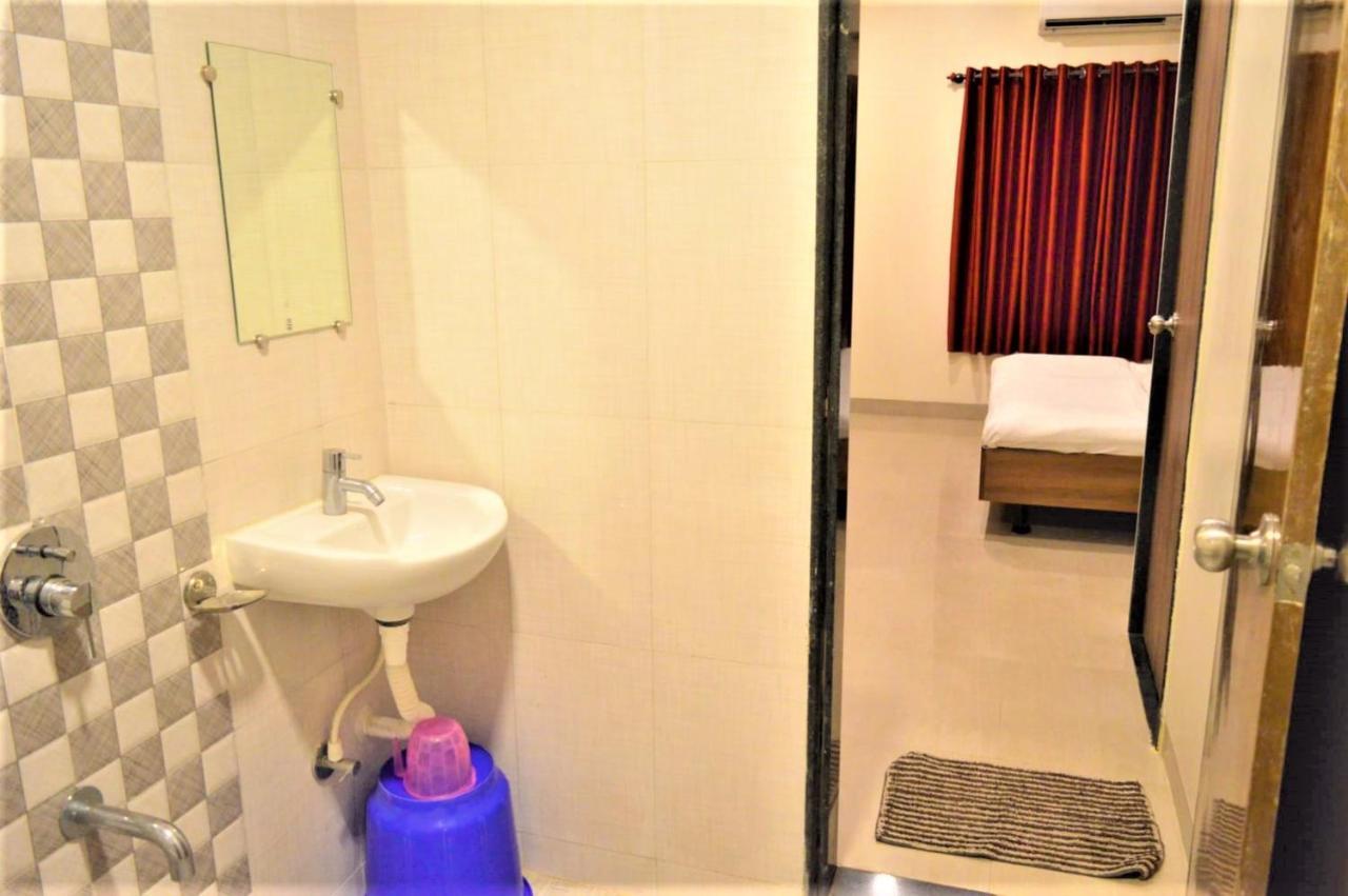Hotel Visau,Shirdi Extérieur photo